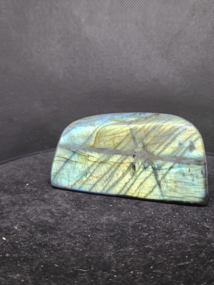 Labradoriet_sculptuur_spiritsoflife Labradoriet - sculptuur - 195 Gram