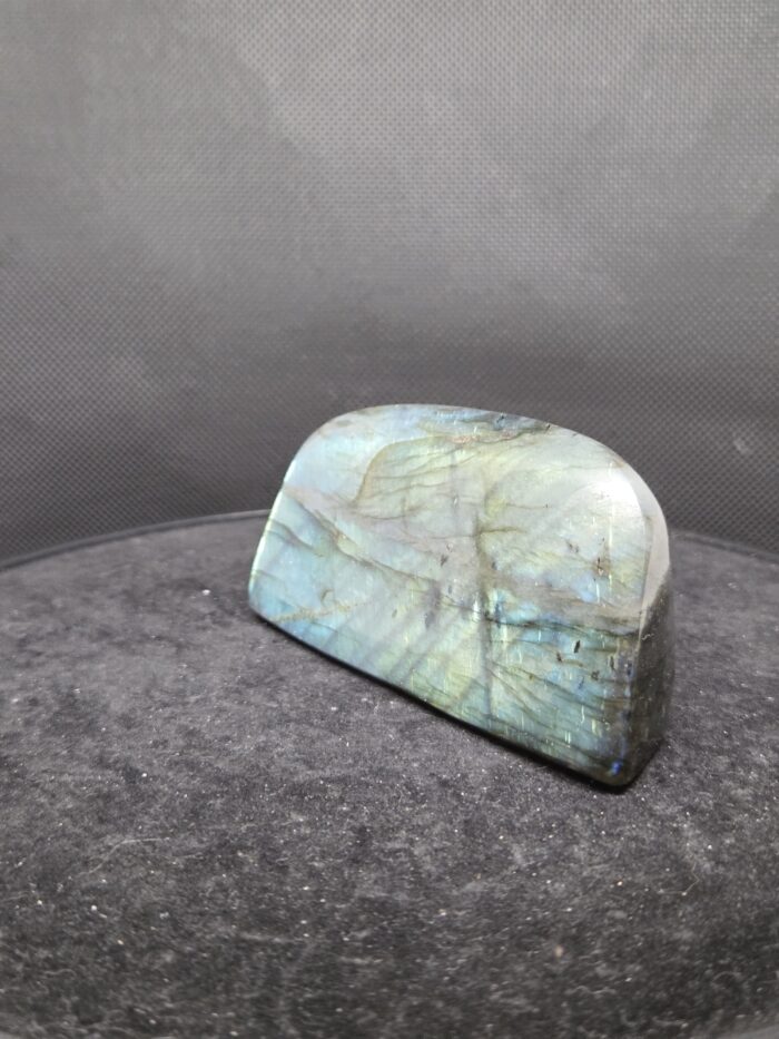 20251102_145551 Labradoriet - sculptuur - 195 Gram