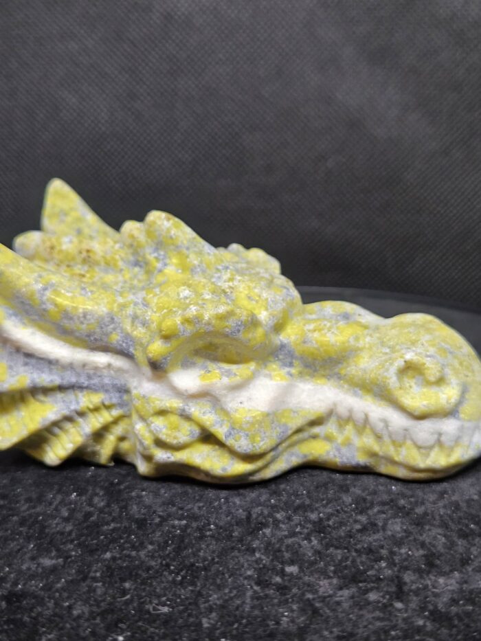 20251118_170915 Zwavel met Kwarts - Draak - 270 Gram