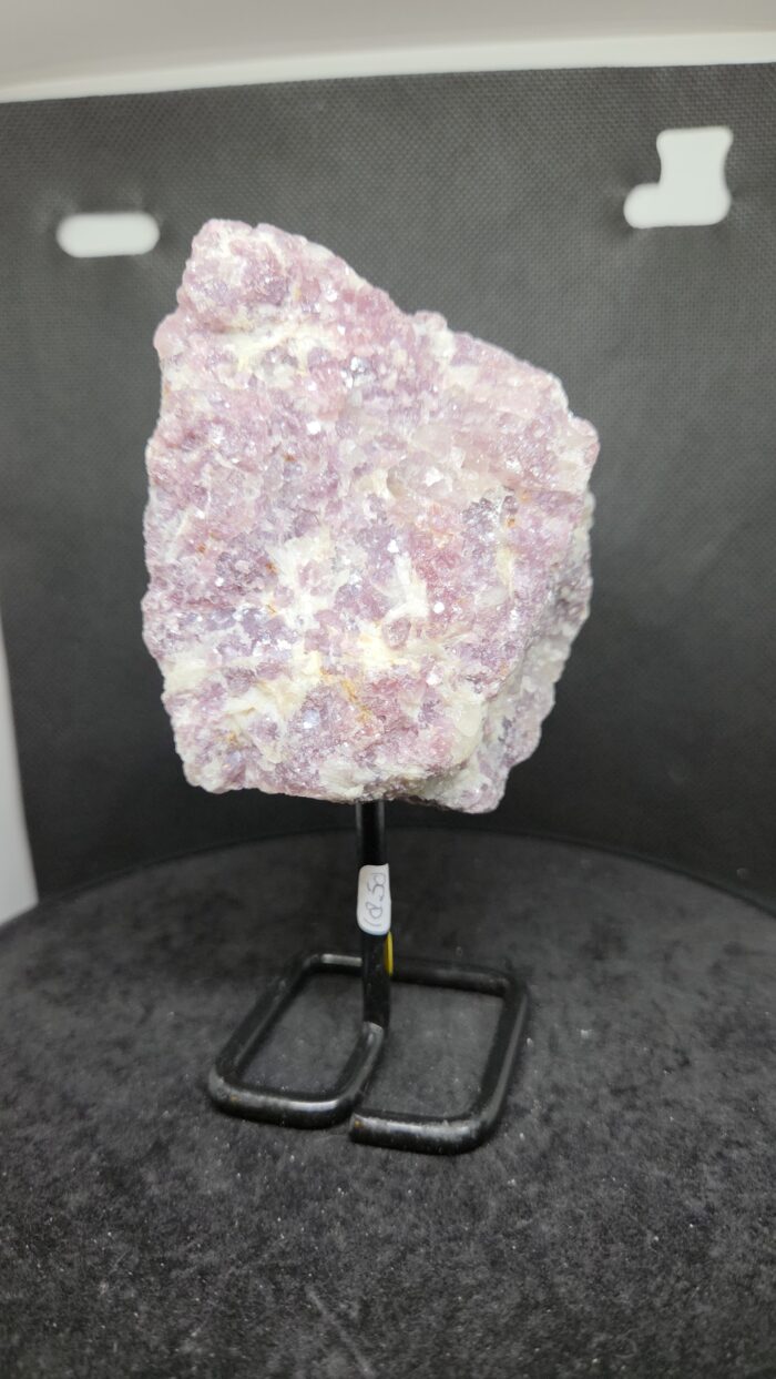 20251118_180344 Lepidoliet - ruw op voet - 430 Gram