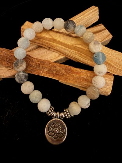 Amazoniet_mat_kogelarmband_bedeltje_lotus_8mm_spiritsoflife Mala armband Amazoniet met lotus bedeltje RVS - 10 mm